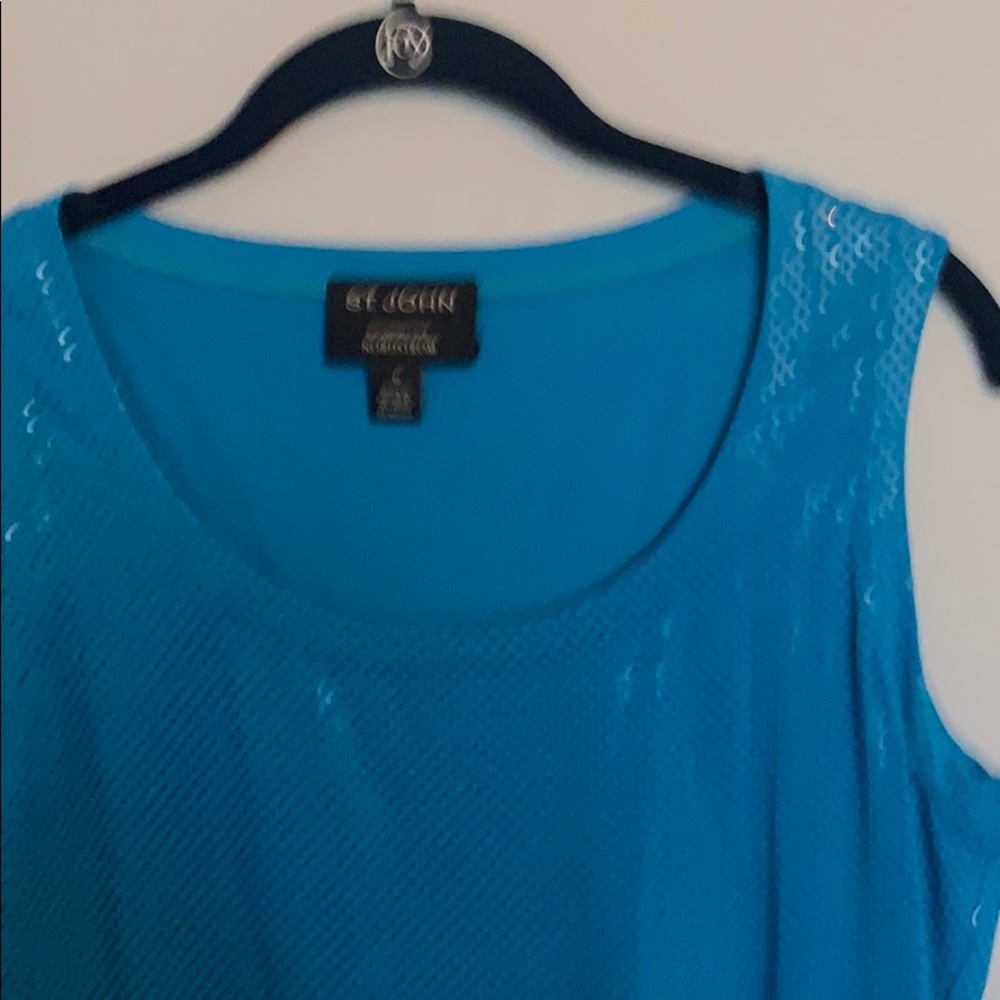 Top - Picture 2 of 3